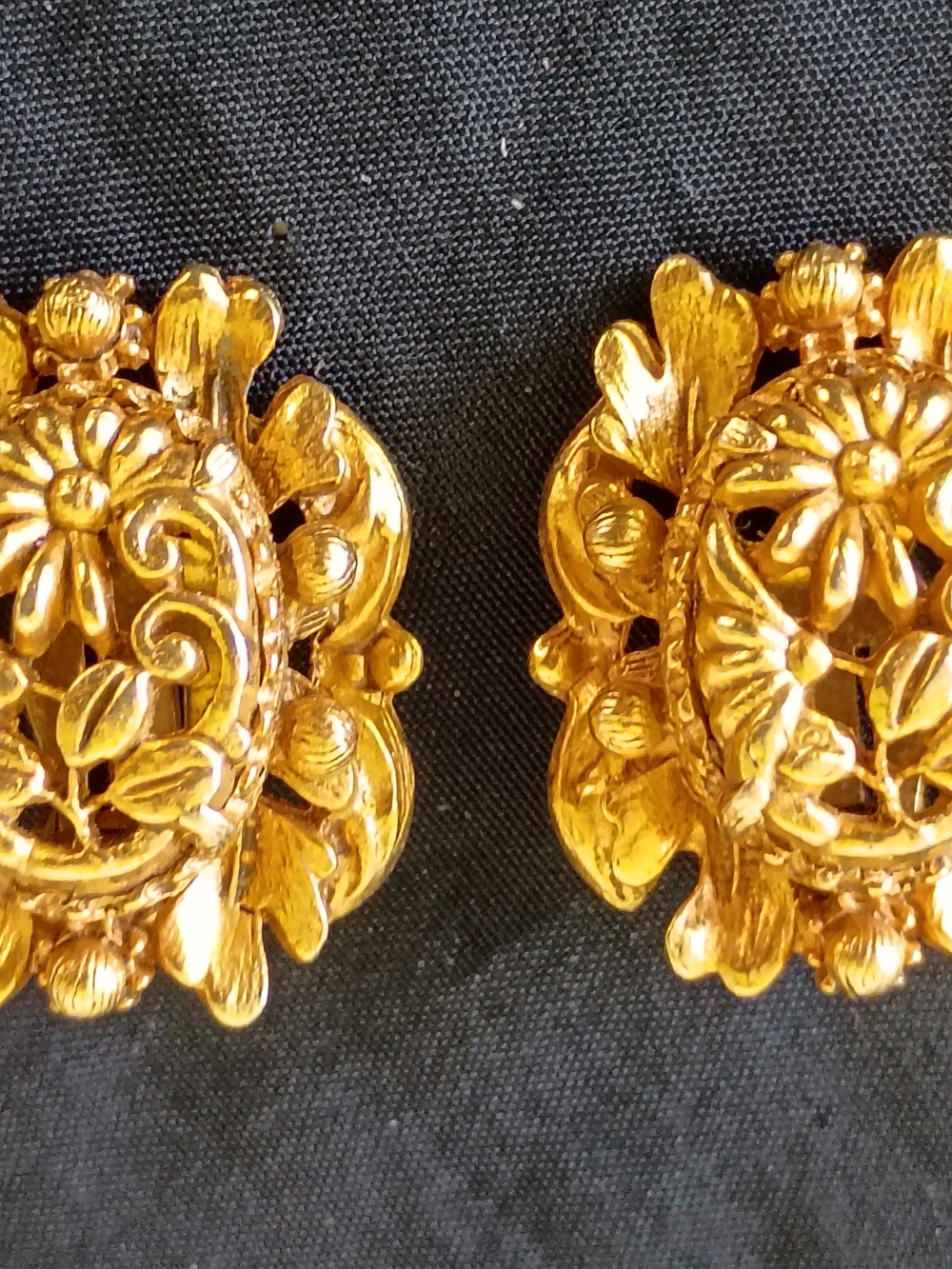 Vintage Florenza Floral Gold Toned Clip On Clamp Back Earrings Signed